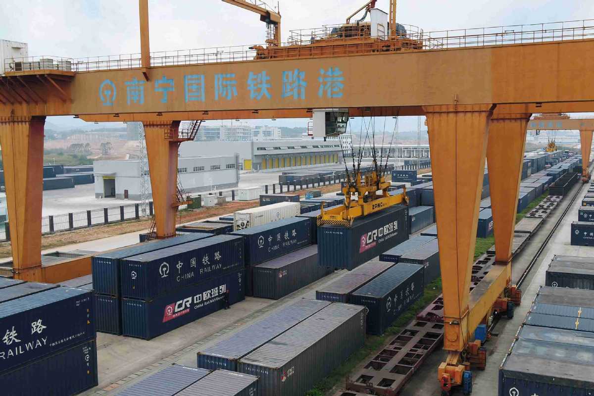 تدخل صفقة RCEP حيز التنفيذ كأول قطار شحن متجه إلى فيتنام
